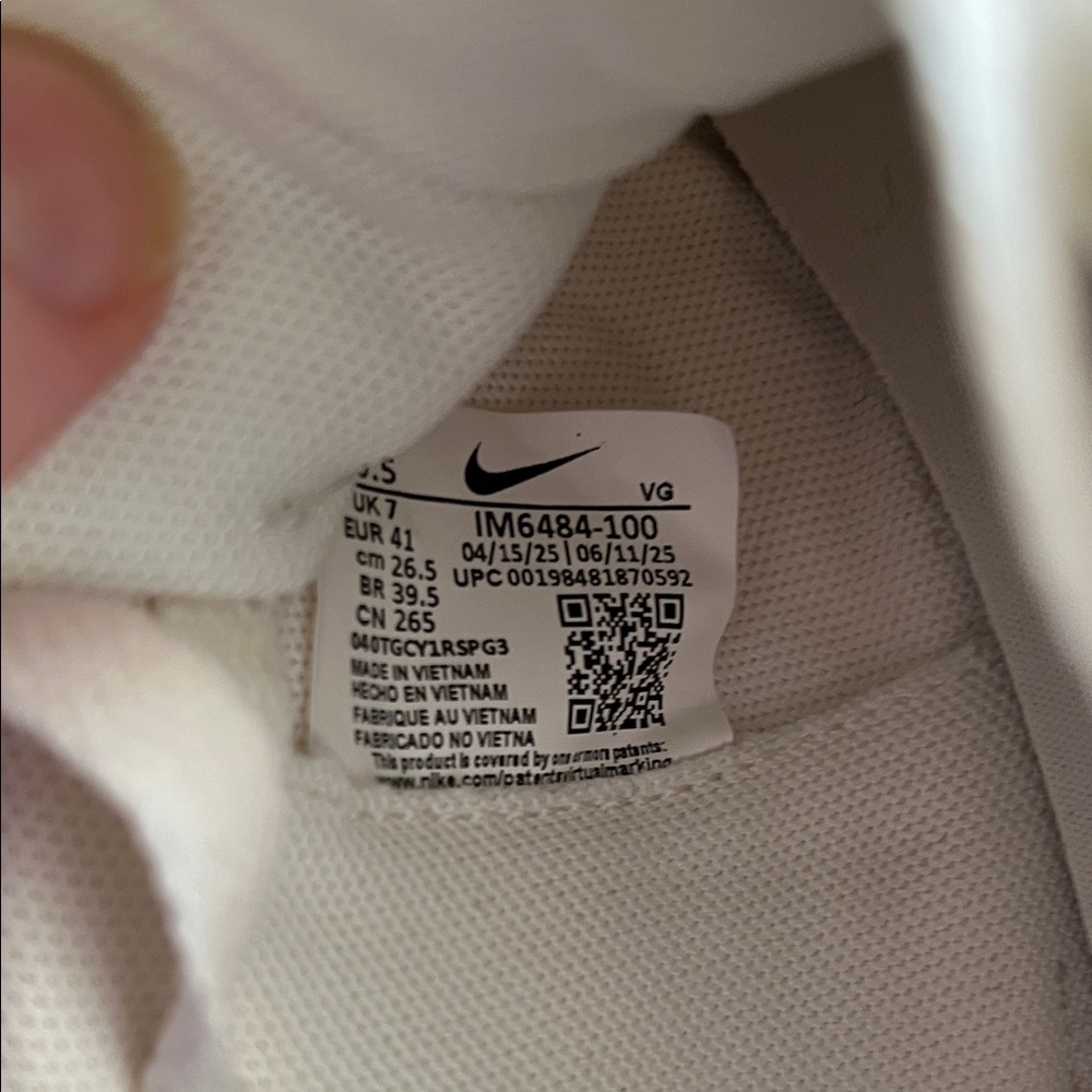 Nike Low-Top Sneakers in Cream and Light Blue - EUC - Picture 4 of 5